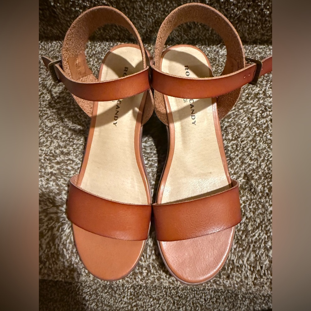 Rock & Candy Tan Sandals Minimalist Design
